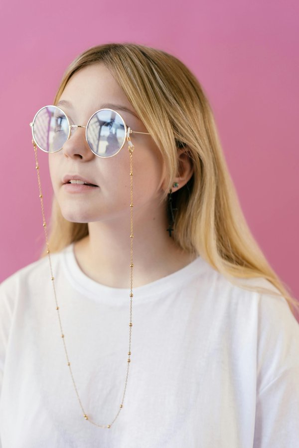 Cordon lunettes : l'accessoire stylé pour garder vos verres en sécurité